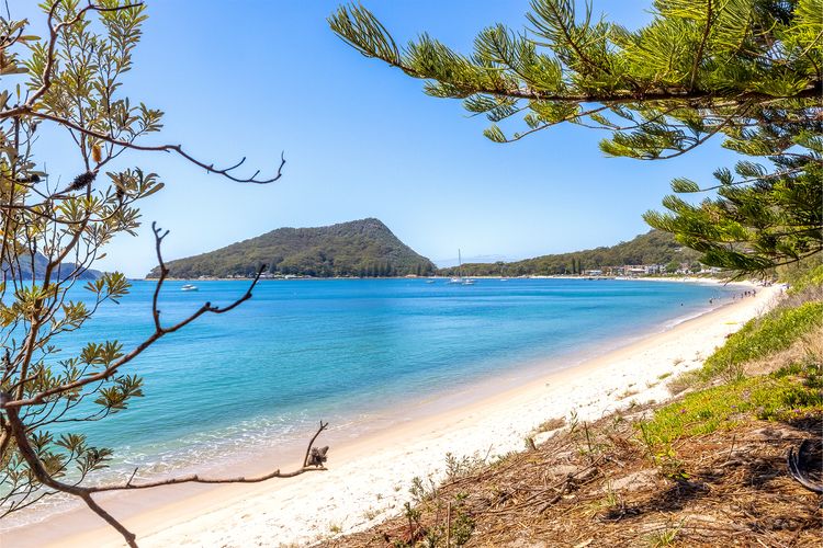 The Crest, 6/6-8 Tomaree Rd – Coastal Comfort & Bay Views – 100 metres to Shoal Bay Beach