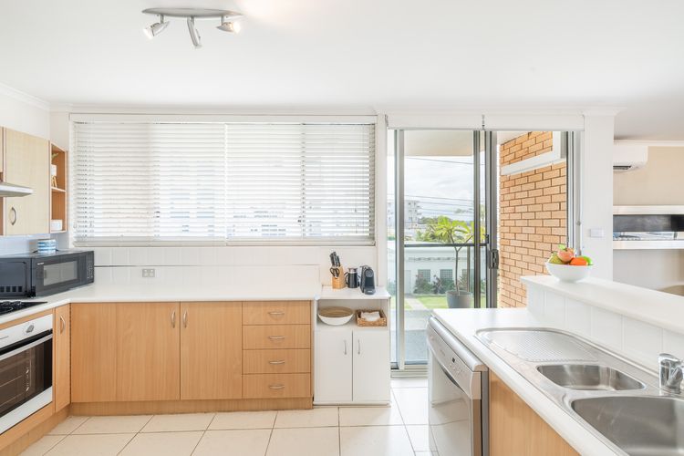 The Crest, 6/6-8 Tomaree Rd – Coastal Comfort & Bay Views – 100 metres to Shoal Bay Beach