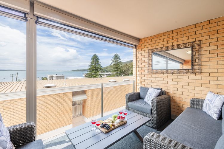 The Crest, 6/6-8 Tomaree Rd – Coastal Comfort & Bay Views – 100 metres to Shoal Bay Beach