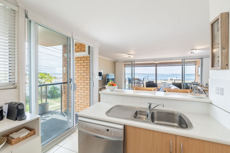 The Crest, 6/6-8 Tomaree Rd – Coastal Comfort & Bay Views – 100 metres to Shoal Bay Beach