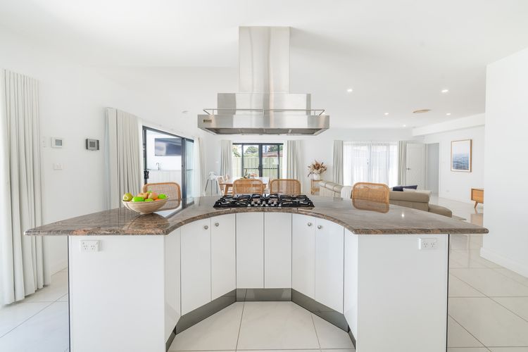 57 Tomaree Road Complex – House and Cabana with Pool, Air-con, Wi-fi, Boat Parking