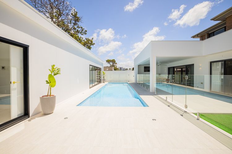 57 Tomaree Road Complex – House and Cabana with Pool, Air-con, Wi-fi, Boat Parking