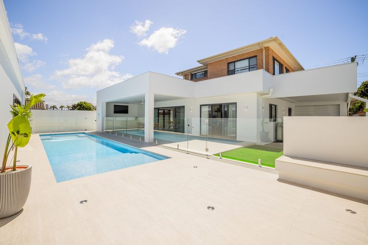 57 Tomaree Road Complex – House and Cabana with Pool, Air-con, Wi-fi, Boat Parking