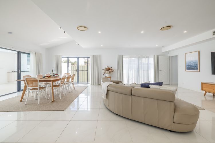 57 Tomaree Road Complex – House and Cabana with Pool, Air-con, Wi-fi, Boat Parking