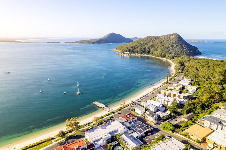 57 Tomaree Road Complex – House and Cabana with Pool, Air-con, Wi-fi, Boat Parking