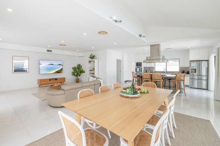 57 Tomaree Road Complex – House and Cabana with Pool, Air-con, Wi-fi, Boat Parking