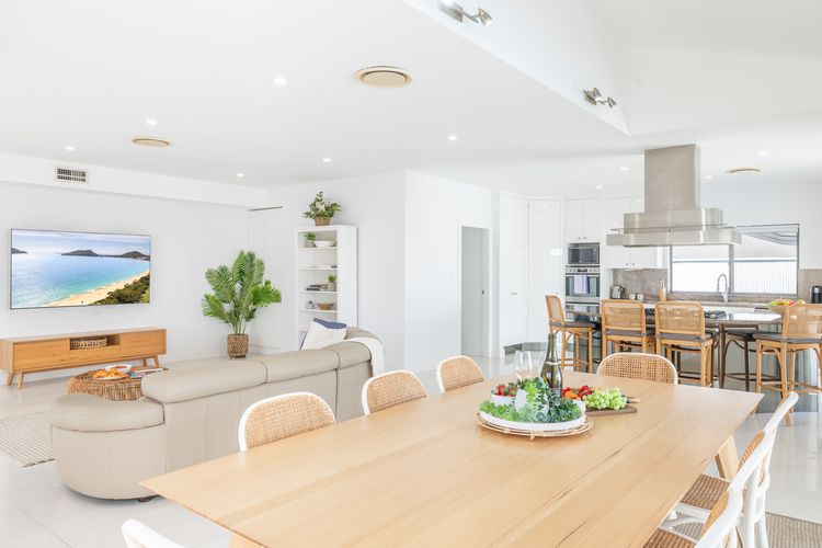 57 Tomaree Road Complex – House and Cabana with Pool, Air-con, Wi-fi, Boat Parking