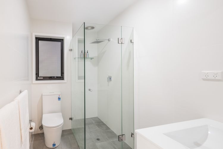 Belle Mer at the Bay, 86 Galoola Dr – Pool, Linen , Air Conditioning and Pet Friendly