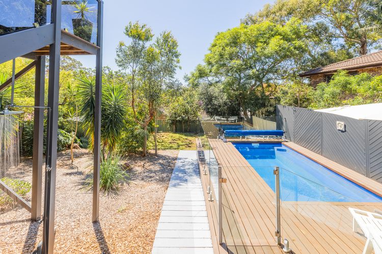 Belle Mer at the Bay, 86 Galoola Dr – Pool, Linen , Air Conditioning and Pet Friendly