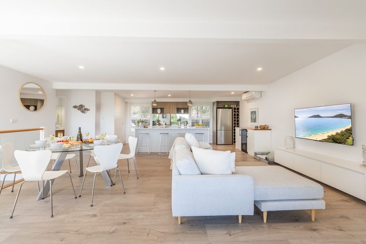 Belle Mer at the Bay, 86 Galoola Dr – Pool, Linen , Air Conditioning and Pet Friendly