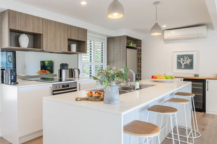 Belle Mer at the Bay, 86 Galoola Dr – Pool, Linen , Air Conditioning and Pet Friendly