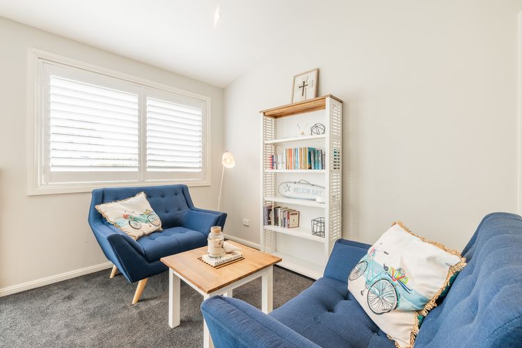 Seaview on Government, 58B Government Rd – Water Views, Air Con, Wi-Fi, Linen and Bed Making