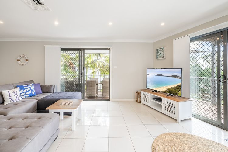 Seaview on Government, 58B Government Rd – Water Views, Air Con, Wi-Fi, Linen and Bed Making