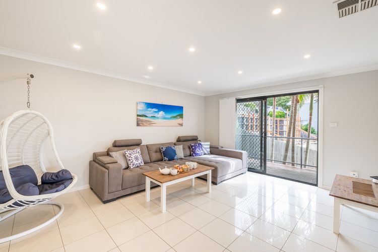 Seaview on Government, 58B Government Rd – Water Views, Air Con, Wi-Fi, Linen and Bed Making