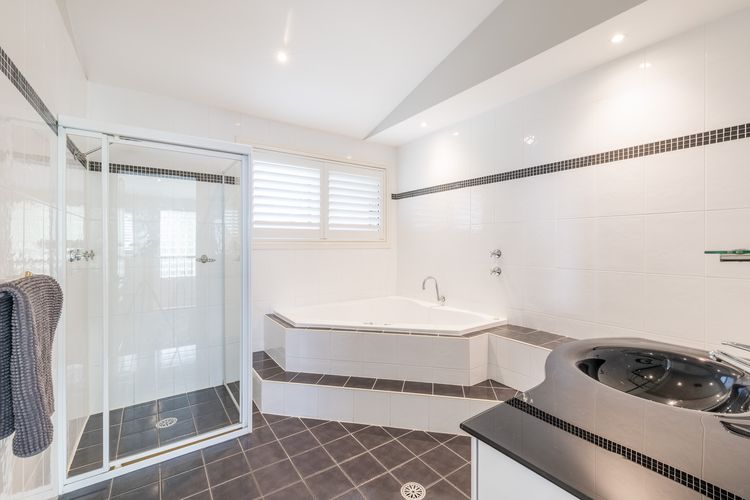 Seaview on Government, 58B Government Rd – Water Views, Air Con, Wi-Fi, Linen and Bed Making