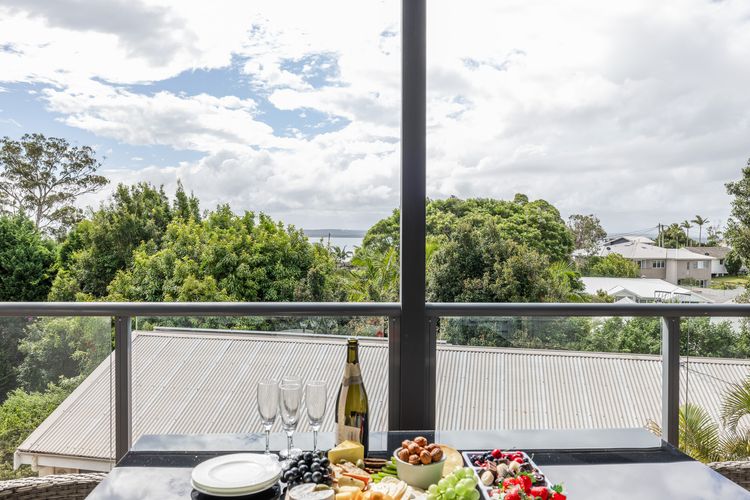 Seaview on Government, 58B Government Rd – Water Views, Air Con, Wi-Fi, Linen and Bed Making