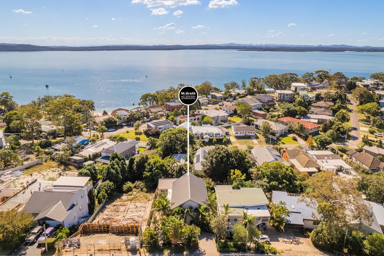 Seaview on Government, 58B Government Rd – Water Views, Air Con, Wi-Fi, Linen and Bed Making