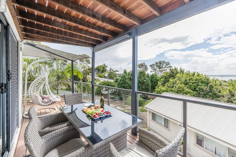 Seaview on Government, 58B Government Rd – Water Views, Air Con, Wi-Fi, Linen and Bed Making