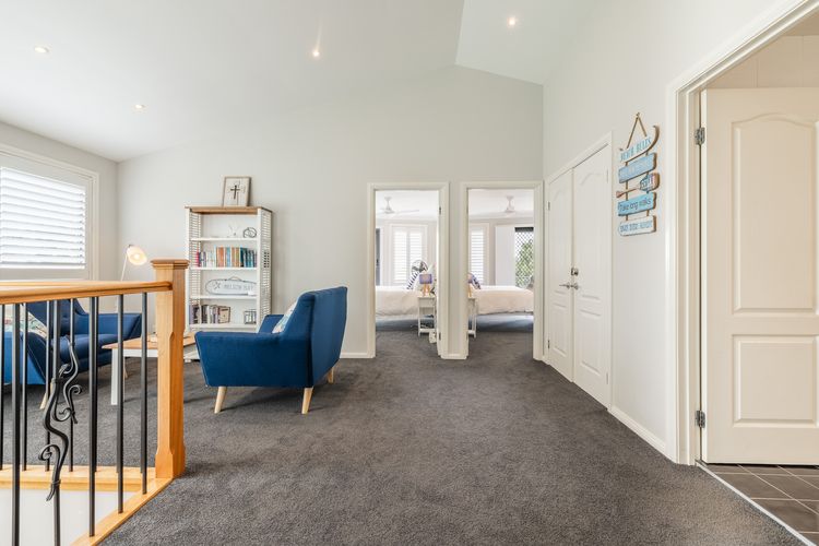 Seaview on Government, 58B Government Rd – Water Views, Air Con, Wi-Fi, Linen and Bed Making