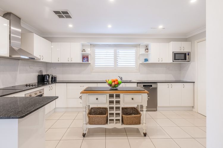 Seaview on Government, 58B Government Rd – Water Views, Air Con, Wi-Fi, Linen and Bed Making