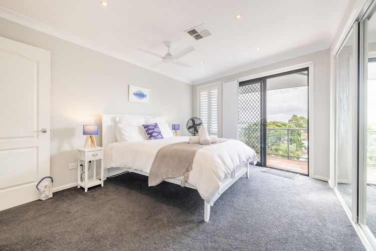 Seaview on Government, 58B Government Rd – Water Views, Air Con, Wi-Fi, Linen and Bed Making