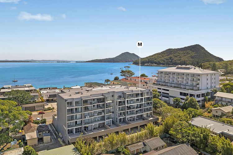 The Shoal, 407/6-8 Bullecourt St – linen, lift and 2 minutes to the water and shops