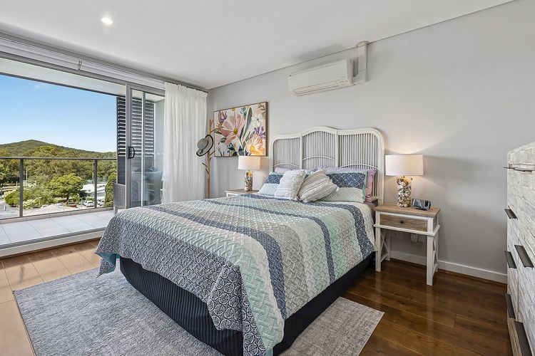 The Shoal, 407/6-8 Bullecourt St – linen, lift and 2 minutes to the water and shops