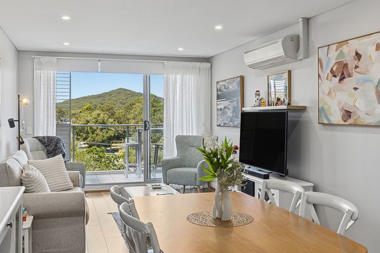 The Shoal, 407/6-8 Bullecourt St – linen, lift and 2 minutes to the water and shops