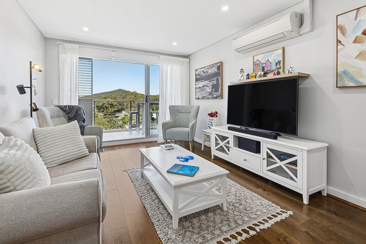 The Shoal, 407/6-8 Bullecourt St – linen, lift and 2 minutes to the water and shops