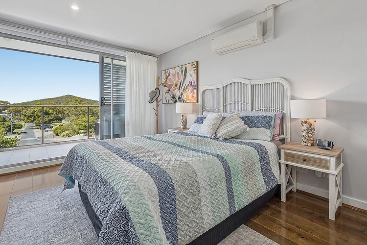 The Shoal, 407/6-8 Bullecourt St – linen, lift and 2 minutes to the water and shops
