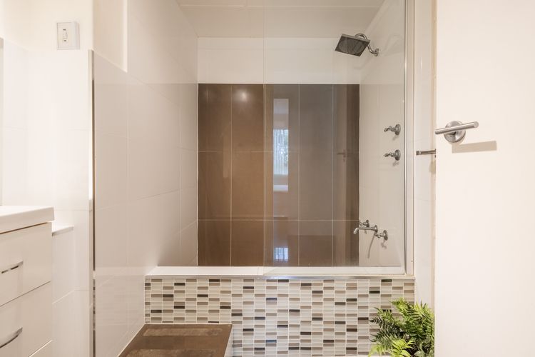 Sunset Towers, 12/25 Donald St – Linen, Air Con, WiFi, Views