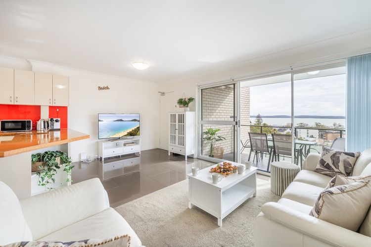 Sunset Towers, 12/25 Donald St – Linen, Air Con, WiFi, Views