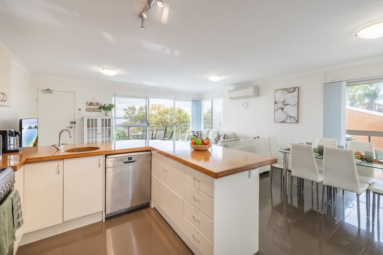 Sunset Towers, 12/25 Donald St – Linen, Air Con, WiFi, Views