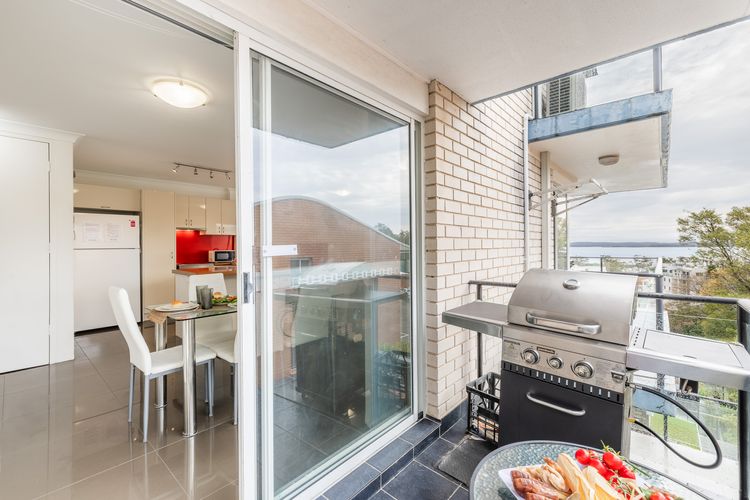 Sunset Towers, 12/25 Donald St – Linen, Air Con, WiFi, Views