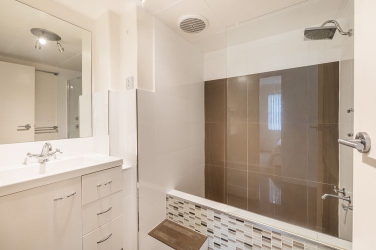 Sunset Towers, 12/25 Donald St – Linen, Air Con, WiFi, Views