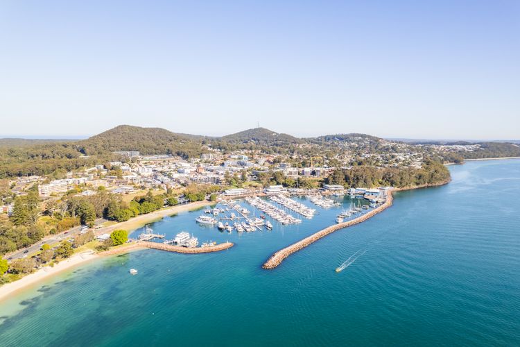 Sunset Towers, 12/25 Donald St – Linen, Air Con, WiFi, Views