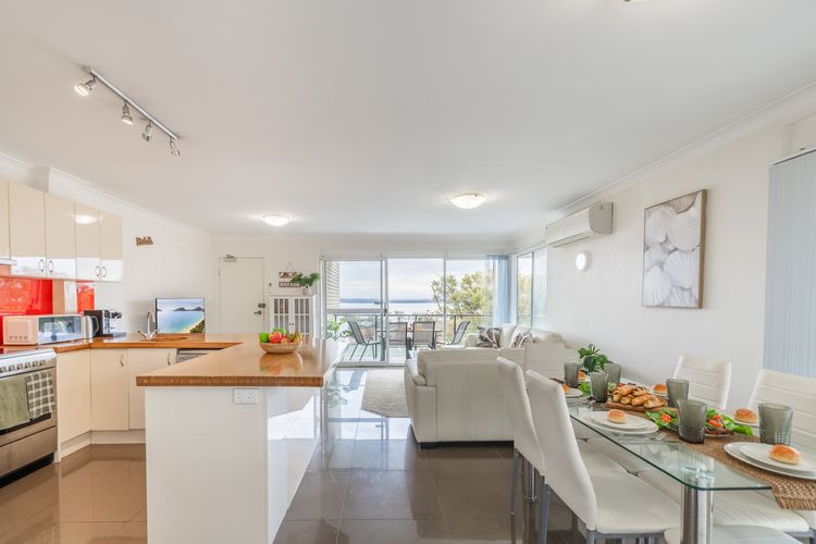 Sunset Towers, 12/25 Donald St – Linen, Air Con, WiFi, Views
