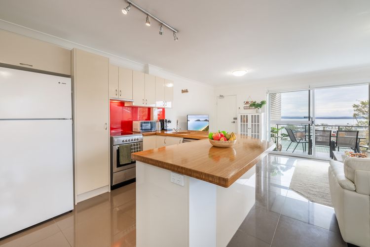 Sunset Towers, 12/25 Donald St – Linen, Air Con, WiFi, Views