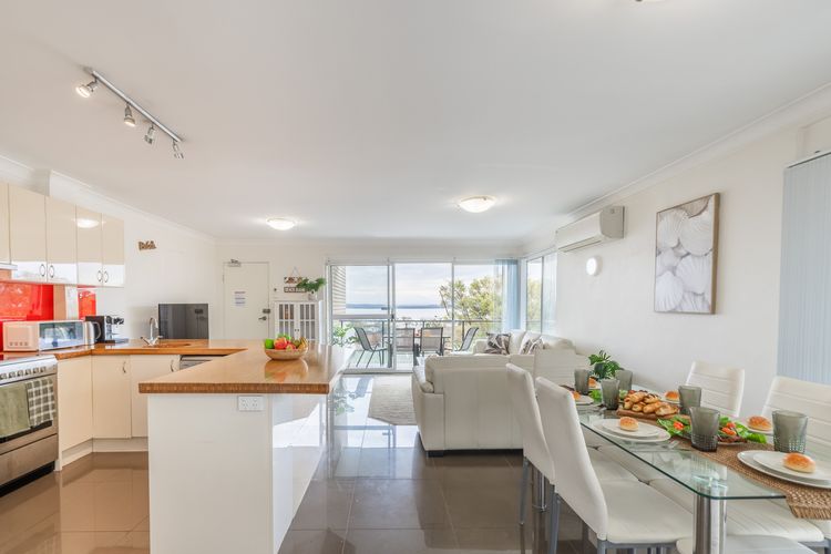 Sunset Towers, 12/25 Donald St – Linen, Air Con, WiFi, Views