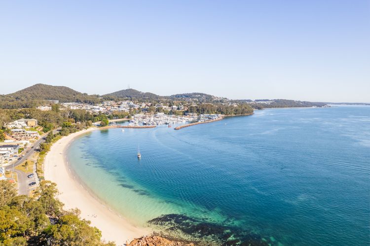 Sunset Towers, 12/25 Donald St – Linen, Air Con, WiFi, Views