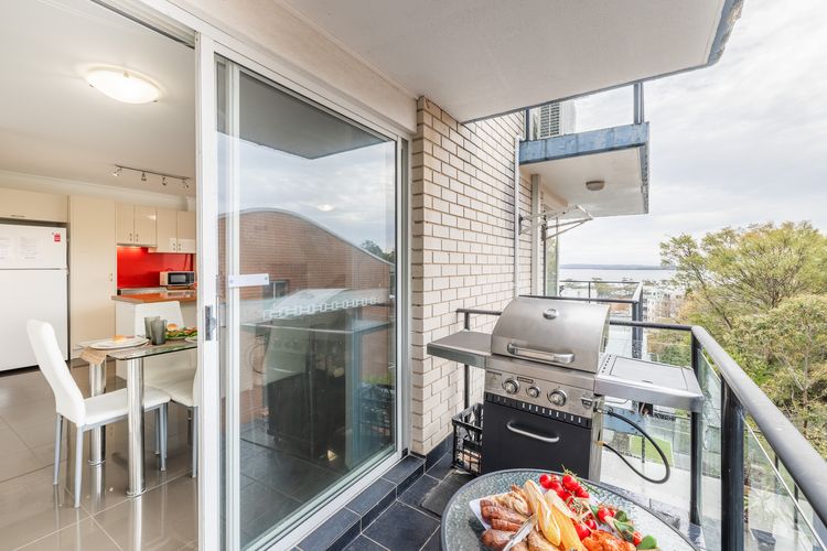 Sunset Towers, 12/25 Donald St – Linen, Air Con, WiFi, Views