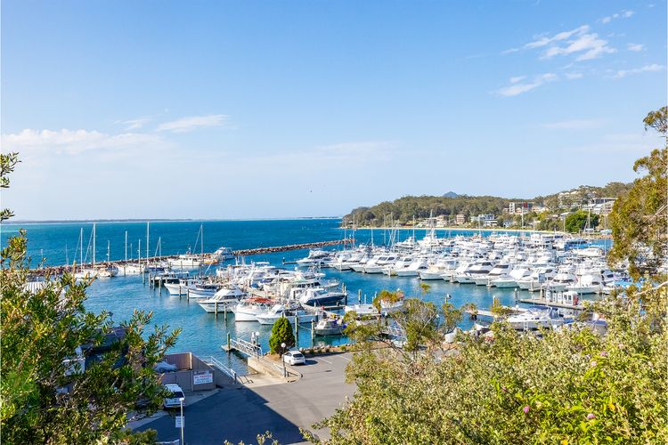 Yarramundi, 15/47 Magnus St – views, WiFI, Air Con and Linen