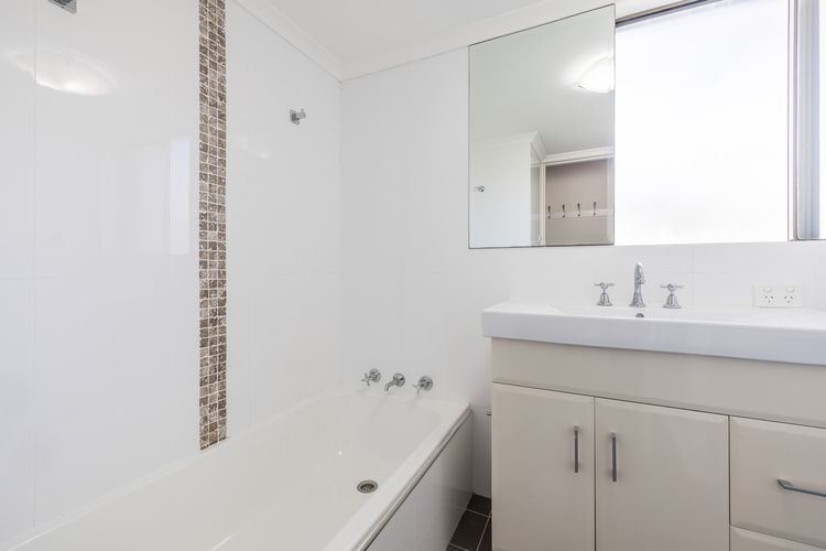 The Dunes, 5/38 Marine Dr – pool, tennis court, Wi-Fi