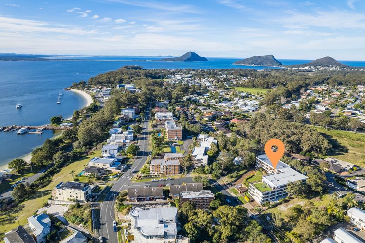The Commodore, 5/9-11 Donald St – water views, air con, WiFi