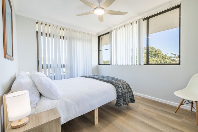 The Commodore, 5/9-11 Donald St – water views, air con, WiFi