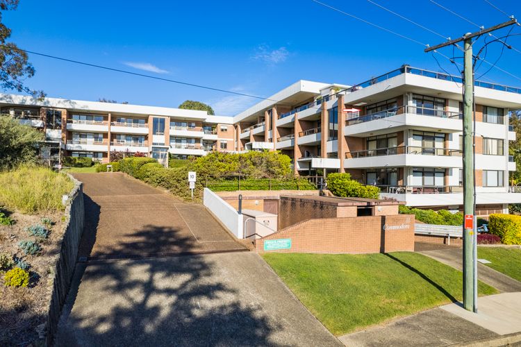 The Commodore, 5/9-11 Donald St – water views, air con, WiFi