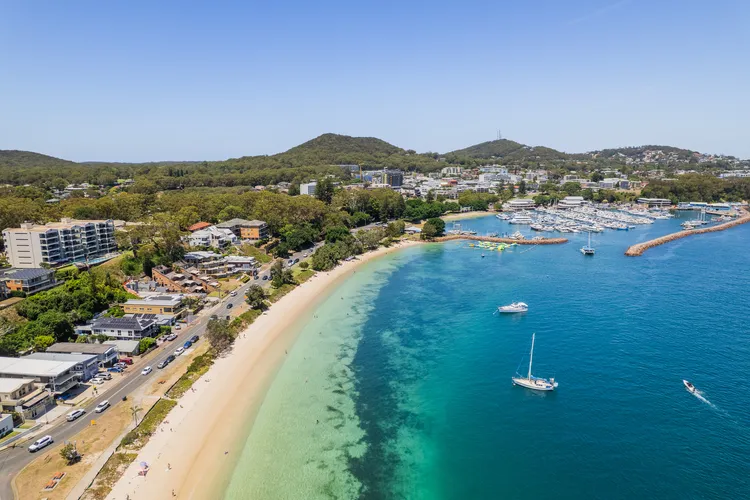 The Commodore, 5/9-11 Donald St – water views, air con, WiFi