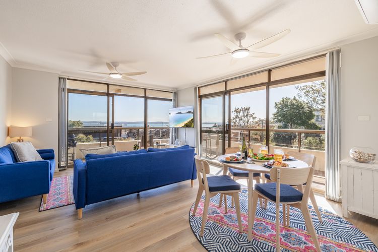 The Commodore, 5/9-11 Donald St – water views, air con, WiFi