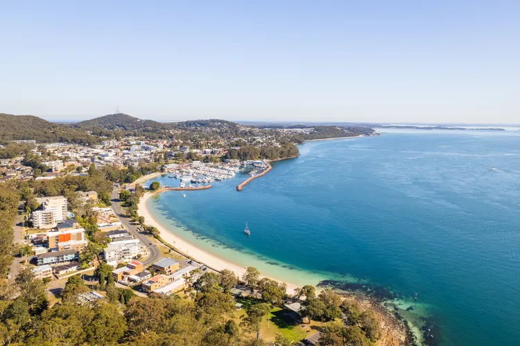 The Commodore, 5/9-11 Donald St – water views, air con, WiFi
