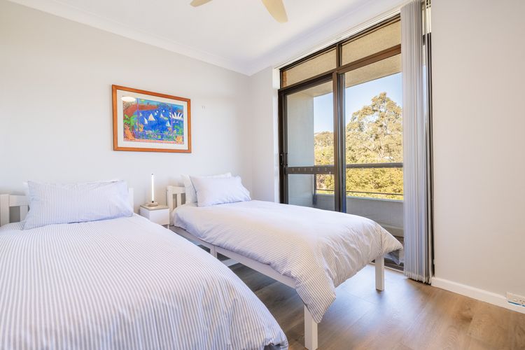 The Commodore, 5/9-11 Donald St – water views, air con, WiFi